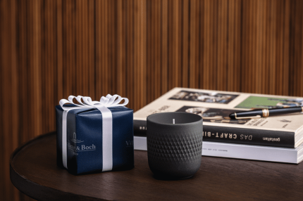 Villeroy & Boch Manufacture Collier Noir Ma.Collier Scented Candle Carre Passion - Image 3